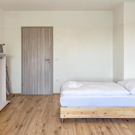 T&k Near Messe Fair Trade Duesseldorf Und Airport 1a * Duisburg