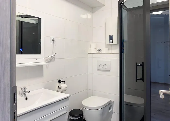 T&k Near Messe Fair Trade Düsseldorf Und Airport 1a *