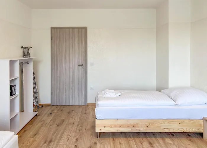 T&k Near Messe Fair Trade Düsseldorf Und Airport 1a * Duisburg